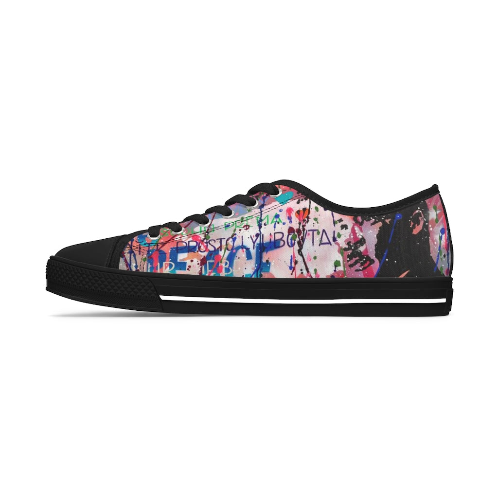 "No Hate Just Love" Women's Low Top Sneakers